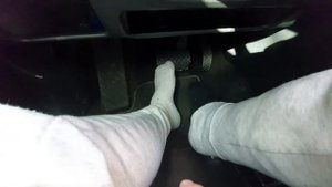 Как ездить на машине , если сломана нога