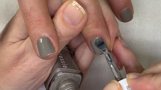 Essie Expressie. How to make it last LONGER? Base or Top Coat? [WEAR TEST] смотреть онлайн