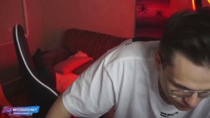КАТЮХА ЗАБЫЛА ВЫКЛЮЧИТЬ ВЕБКУ И! БУСТЕР ЛАПАЕТ КАТЮ ПРЯМО НА СТРИМЕ