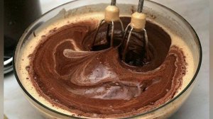 Очень вкусные шоколадные кексы с жидкой шоколадной начинкой внутри,быстро и просто)