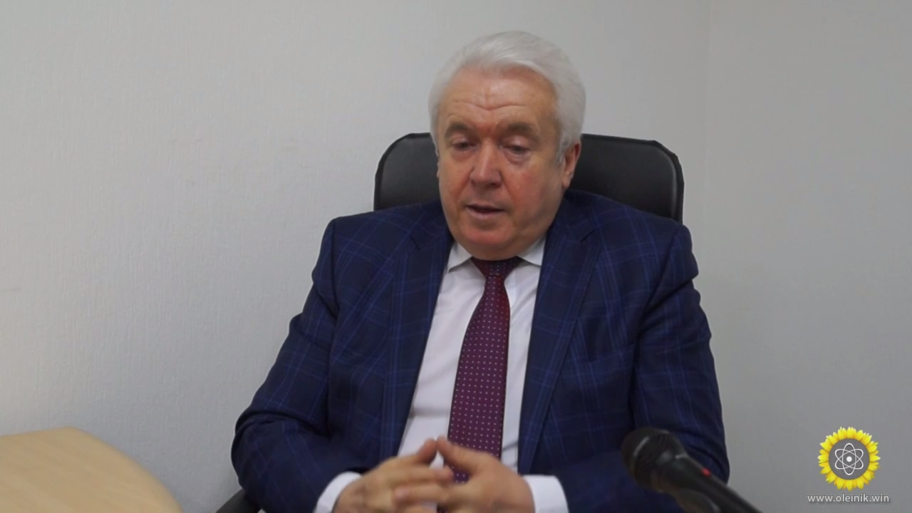 Владимир Олейник: "Нужно уважать мнение людей, танки не посылать"