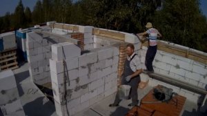 Армопояс под крышу и мауэрлат. Армопояс За 6 Минут. Постройка Дома Своими Руками.