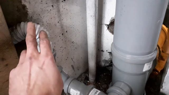 Востановитель раструба.Как заменить чугунный тройник и унитаз. смотреть онлайн