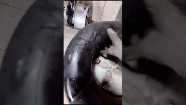 Сложный ремонт камеры,  сырой резиной, нет нечего невозможного #1million #best #шиномонтаж  #колесо смотреть онлайн