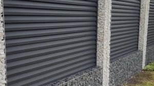 Забор из габионов с жалюзями. Ворота и калитка Alutech. Под ключ.