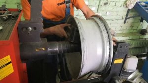 Выравнивание и прокатка ЛИТЫХ ДИСКОВ. Как выровнить литые диски.