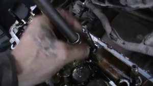 Как выкрутить болт с обломанной головкой с Головки Двигателя