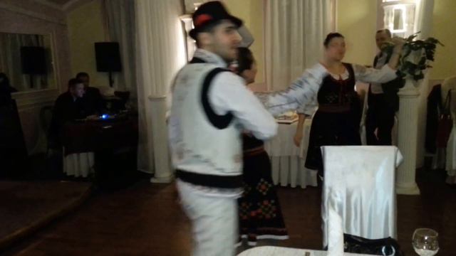 Старый-Новый год в Адвокате))) Молдавский квартет...эх....танцуют))) смотреть онлайн