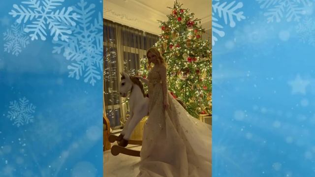 Яна Рудковская показала роскошнейший праздничный стол и елку смотреть онлайн