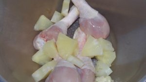 Куриные голени с ананасом в духовке