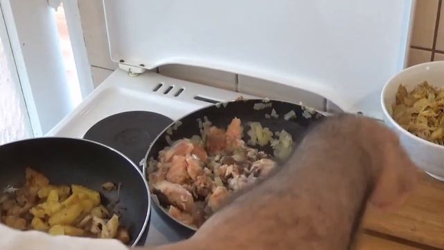 Слоенные Пирожки с оригинальной начинкой.