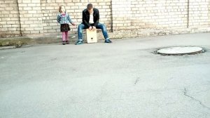 Игра на кахоне