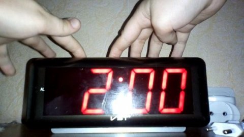 Как настроить время?