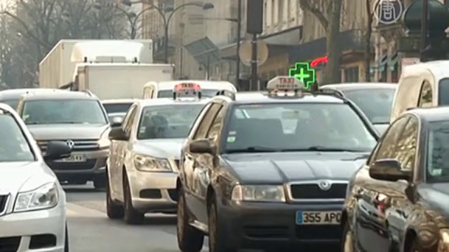 Париж погрузился в облако смога
