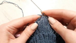 Мужская классическая анатомическая шапка спицами. Мастер-класс. Вязание