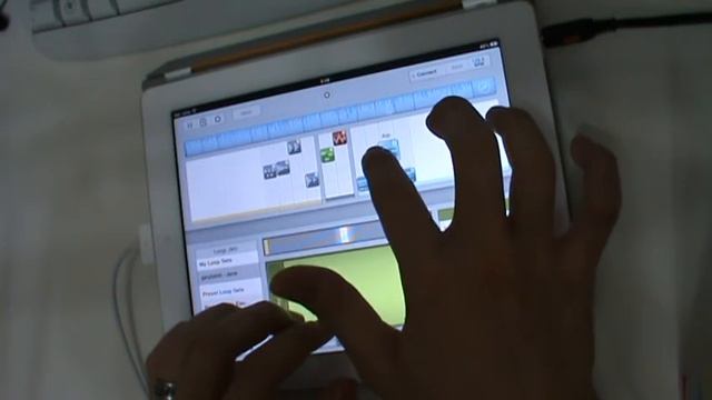 Making Electro with iPad 2 and Looptastic app смотреть онлайн