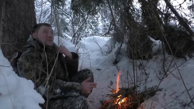 Ночёвка зимой в тайге в суГРОБе ! В тайгу за хариусом . смотреть онлайн