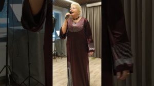 Разгорелась заря золотая..., поёт Валентина Сухотина