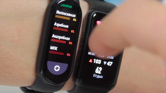 Сравнение Xiaomi Mi Band 6 vs Honor Band 6 - какой фитнес браслет лучше и почему смотреть онлайн