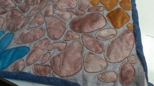 Коврик с "камнями" из образцов (остатков) мебельной ткани. Rug from upholstery fabric with "stones"