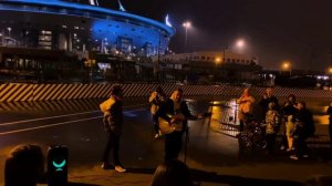 @AkStar гитарист сыграл на улице не притворяясь новичком