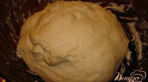 Кулебяка с яблоком, изюмом и корицей