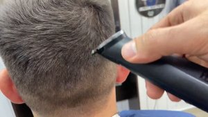 Как убрать вихор на голове . Мужская стрижка