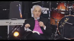 Пастор Бенни Хинн передает Помазание Михаэлю Шагас