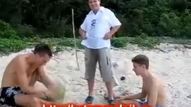 [Артем Мельник] Как Достать Кокос с Пальмы и Съесть Его?
