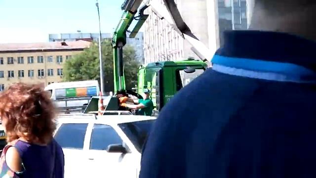 Жесть!!! Как эвакуируют машины в центре Москвы