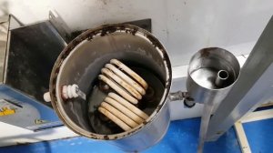 ЧИСТКА ДИСТИЛЛЯТОРА(  убавьте  громкость !  )    Грязная,  дистиллированная вода.