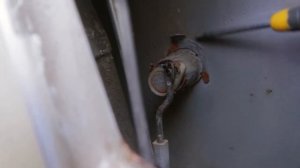 Как поменять личинку замка водительской двери в приоре