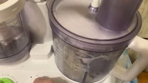 Шинкую репчатый лук на комбайне