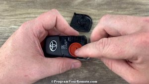 How To Replace 2019 - 2024 Toyota RAV4 Key Fob Battery - Change Replacement Flip Remote Batteries