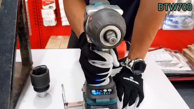 DTW700 Cordless Impact Wrench Makita