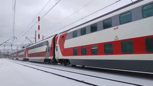 Электровоз ЧС7 - 043 "Виктор Бирюков" с двухэтажным поездом Тольятти - Москва