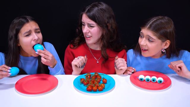 Red Food VS Blue Food Candy Challenge | Mukbang By LiLiBu смотреть онлайн