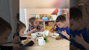 "Ложка за ложкой", формирование навыка приема пищи у детей 3-4 лет