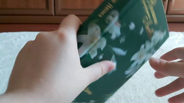 ASMR - Мои книжечки. Жуём жвачку, шепчем, листаем странички :) смотреть онлайн