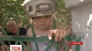 Смотреть всем ЖЕСТЬ!!! Девочка упала с дерева и проткнула руку на сквозь.