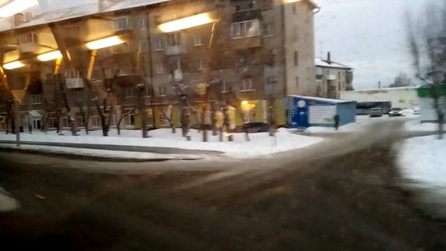Поездка по маршруту №85 (улицы: Трактовая - Мориса Тореза, Тюмень). Вид из окна автобуса.