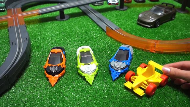 Скоростная гоночная трасса с машинками. Мультик про гонки и гоночные машины смотреть онлайн