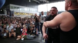 ТУРНИР ПО ПОЩЕЧИНАМ на выставке Сарычева!