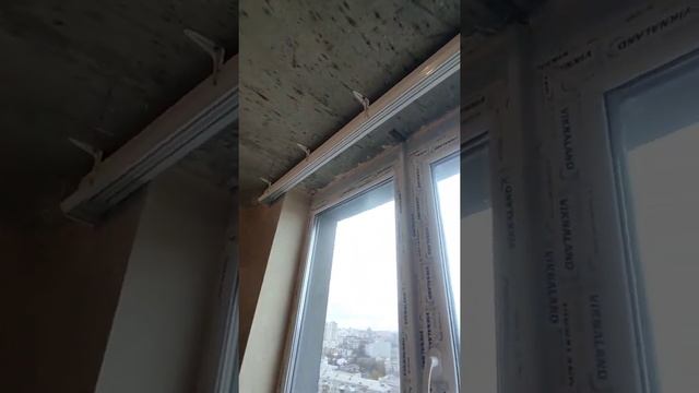 Как установить встроенный карниз на натяжной потолок. Запиловка алюминия смотреть онлайн