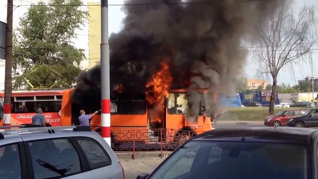 Маршрутное такси сгорело в Нижнем Новгороде
