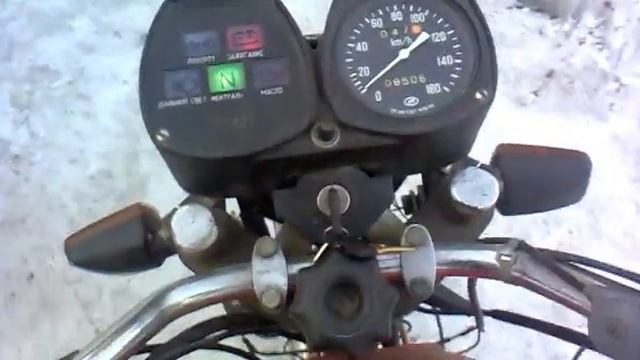 Иж Планета 5. Звук двигателя на холостом... смотреть онлайн