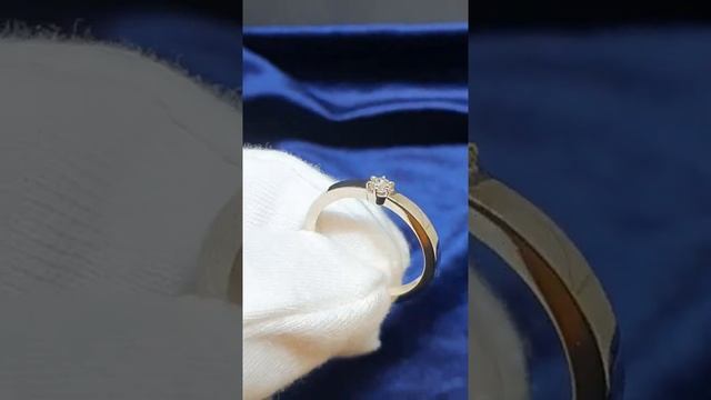 Помолвочное кольцо с бриллиантом 3,5 мм из белого золота 585 пробы. Вес 3,7гр. смотреть онлайн