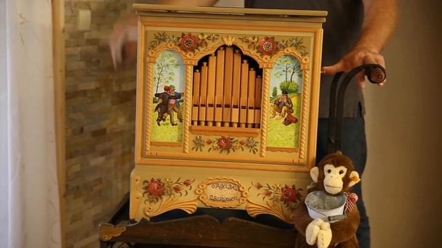 SCHNEEWALZER - gespielt auf einer Raffin 20/40 er DREHORGEL смотреть онлайн