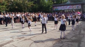 Танец от первоклассников выпускникам