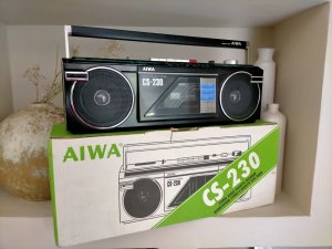Aiwa cs 230 boombox radio cassette vintage -ИЮНЬ 1985-произведён в Сингапуре.